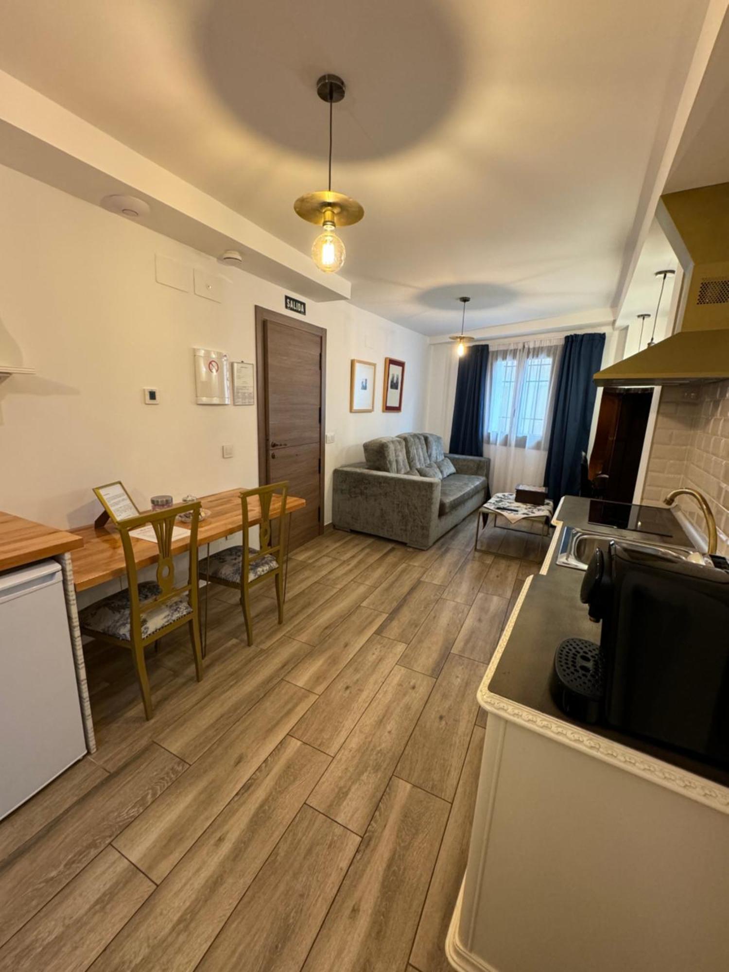 Ateneo Cuenca Suites Con Cocina En El Casco Historico Екстер'єр фото