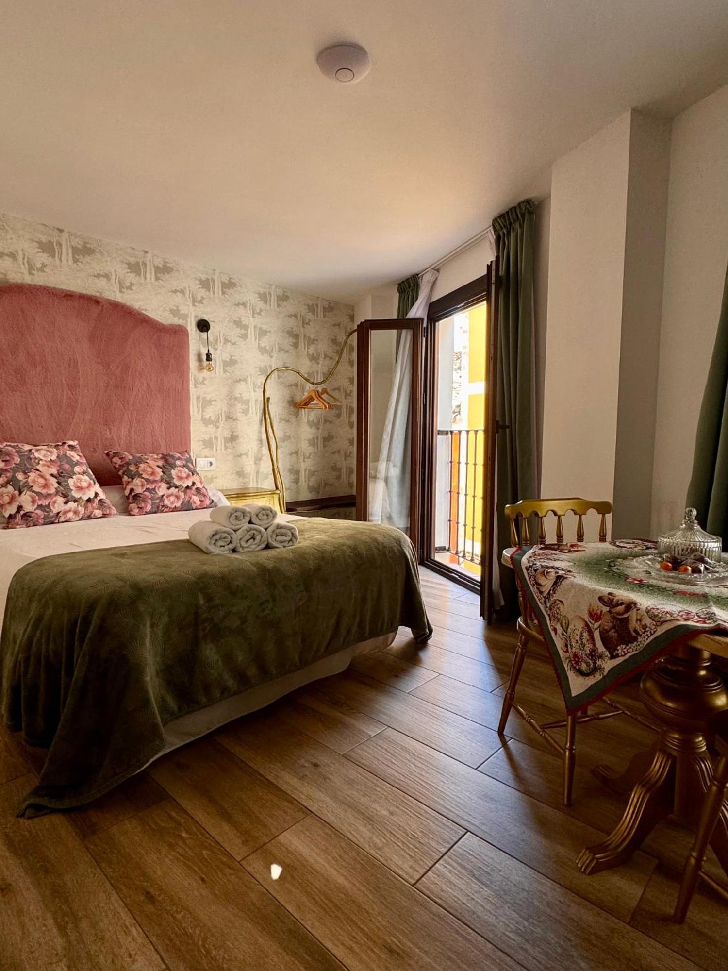 Ateneo Cuenca Suites Con Cocina En El Casco Historico Екстер'єр фото