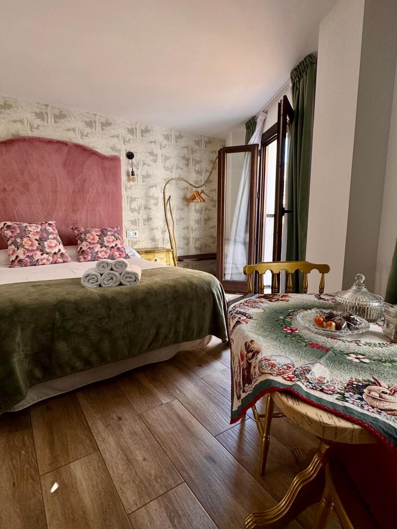 Ateneo Cuenca Suites Con Cocina En El Casco Historico Екстер'єр фото